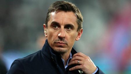 Manchester United efsanesi Neville, amaç tahtasına oturan Weghorst’a sahip çıktı: Yeterli iş çıkartıyor