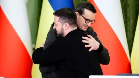 Polonya, Ukrayna’ya 4 adet Leopard 2 tankı teslim etti