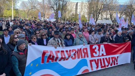 Gagavuzya Özerk Bölgesi, anayasal hak ihlallerine karşı sokakta
