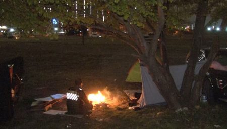 Sarsıntı korkusu ikinci gecede de sürdü: Vatandaşlar çadırlarda