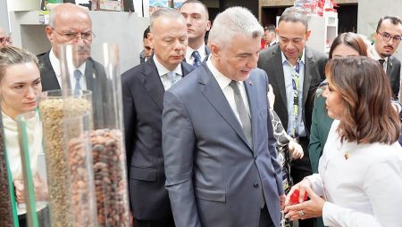 Ti­caret Bakanı Ömer Bolat: Hedef, 3 milyar dolarlık ticaret hacmine ulaşmak