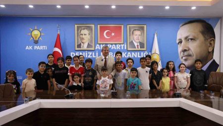 Çocuklar bayram coşkusunu AK Parti Denizli Vilayet Başkanlığında yaşadı